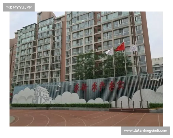 球队“以城之名”加强属地文化建设,展示新风貌。 球队“以城之名”加强属地文化建设,展示新风貌。